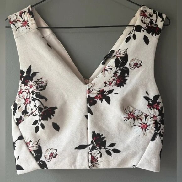 Dynamite size M, Floral Sleeveless Women's Crop Top, zipper back, V neck - Picture 1 of 5